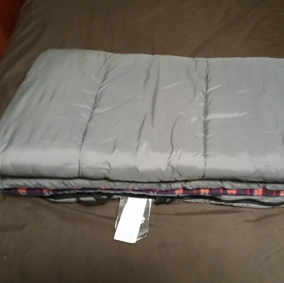 🦌🦃BASE CAMP💤SLEEPING BAG🎒🚜🏘LARGE AND THICK FOR WARMTH. 🇺🇸 - Picture 4 of 16